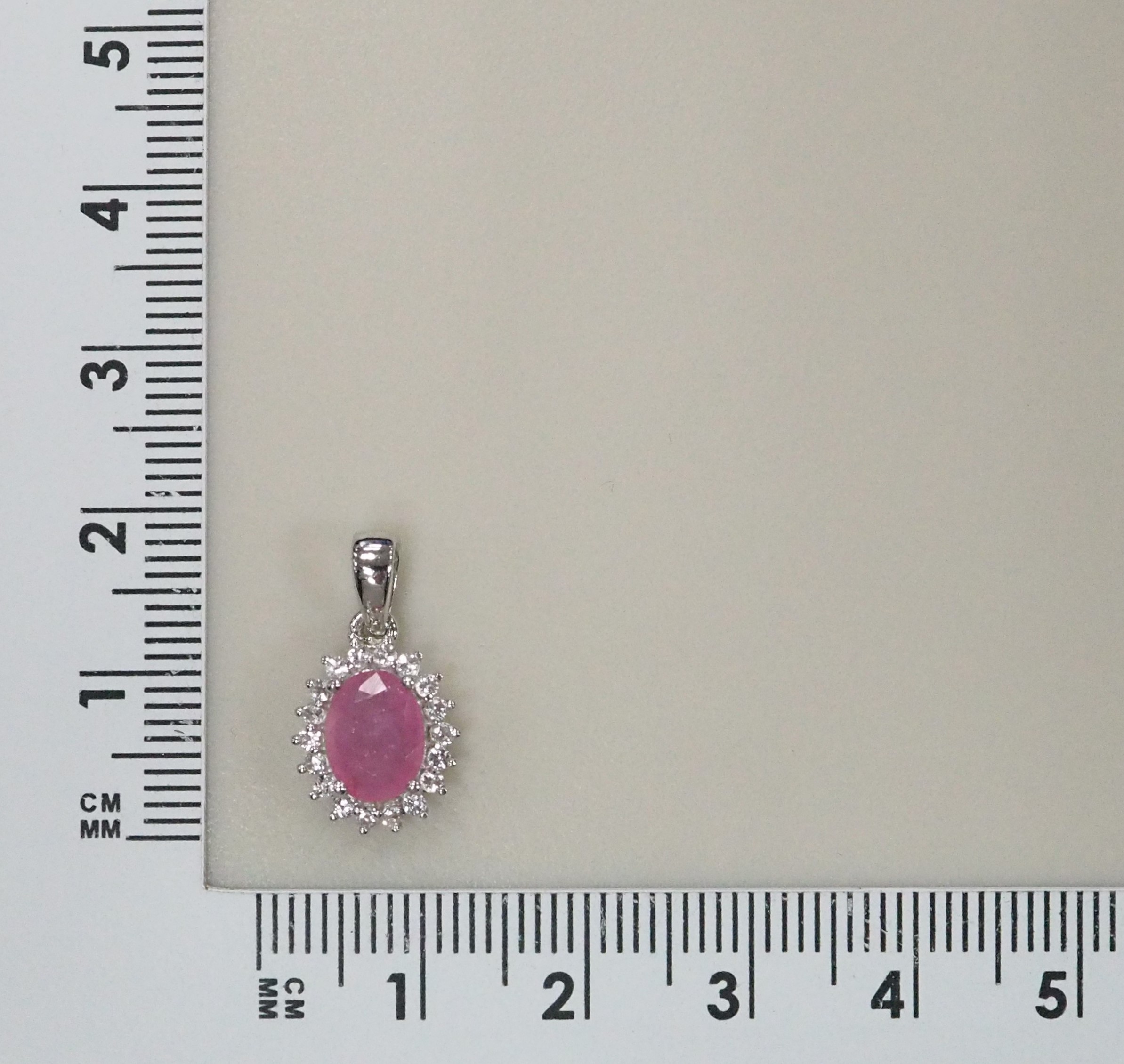 Серебряная подвеска с розовым сапфиром